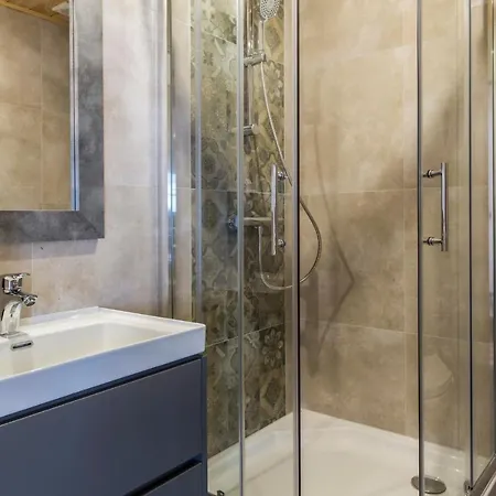 Udanypobyt Sywarne Prestige Willa